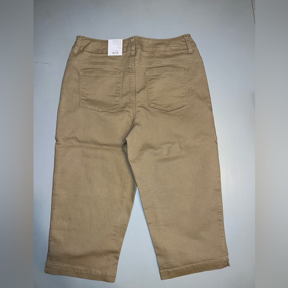 WOMENS CAPRI PANTS (SIZE M, XL AND XXL AVAILABLE) - Picture 2 of 3
